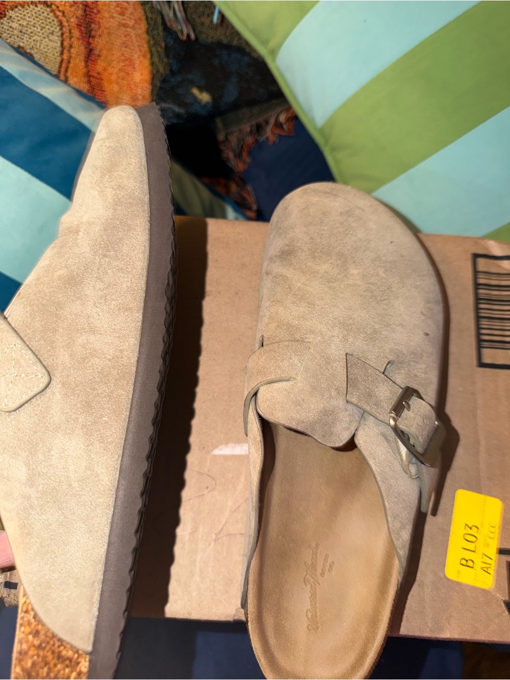 Universal Thread Moccasin Slides - Picture 4 of 6